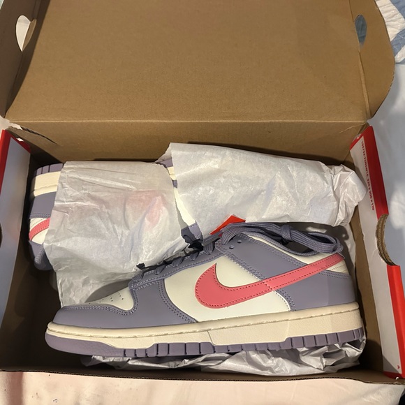 Women’s Nike Low Dunk in Indigo Haze - Picture 2 of 3